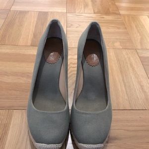 J.Crew Olive Green Espadrille size 9. Great Condition!